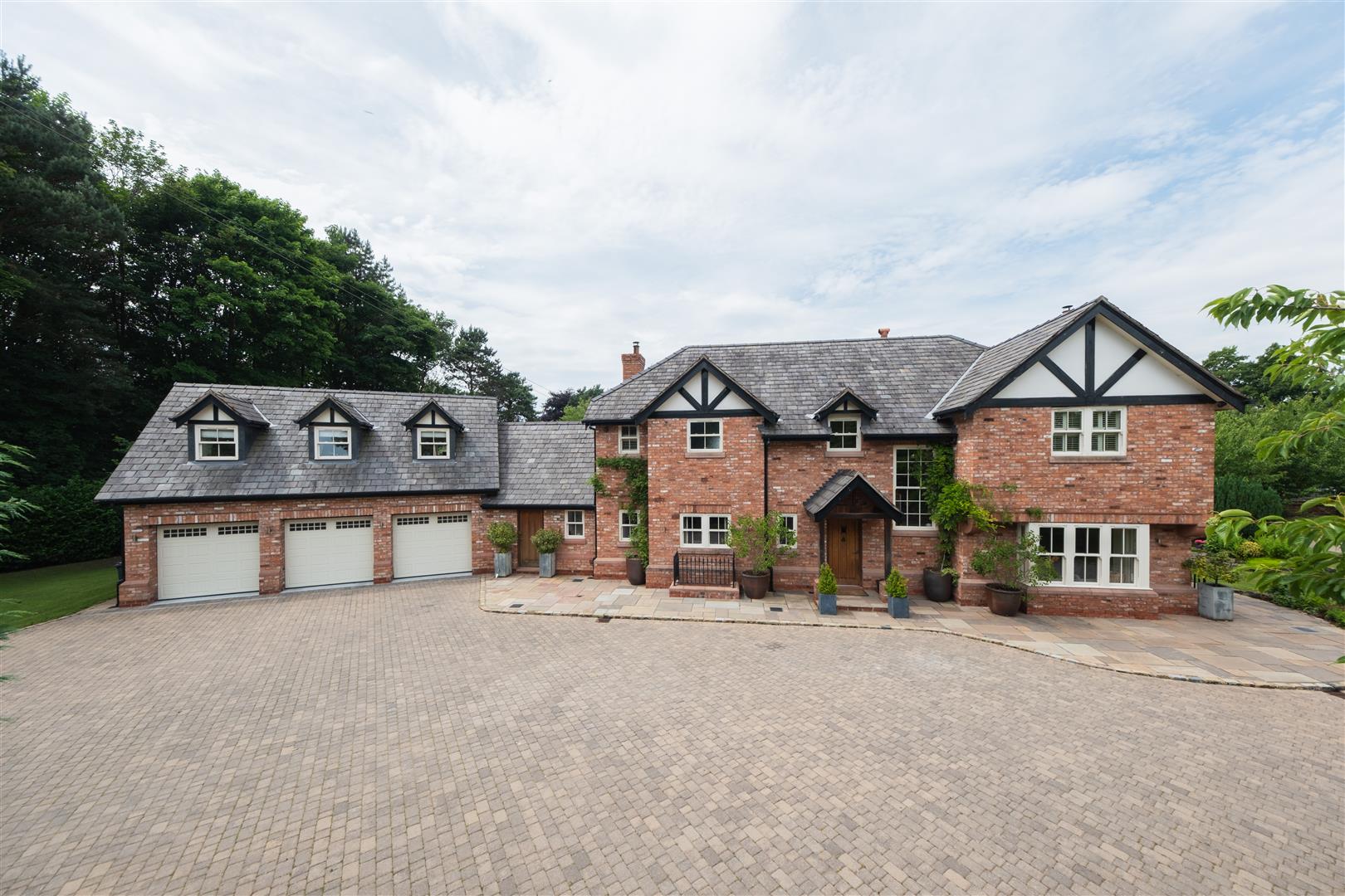 5 bedroom  Detached House for Sale in Cotebrook